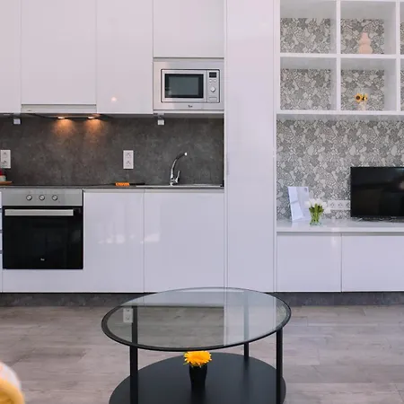 Brillo Desde La Ventana En By Appartamento Vigo