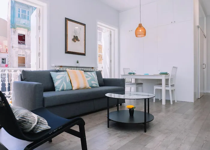 Brillo Desde La Ventana En By Apartmán