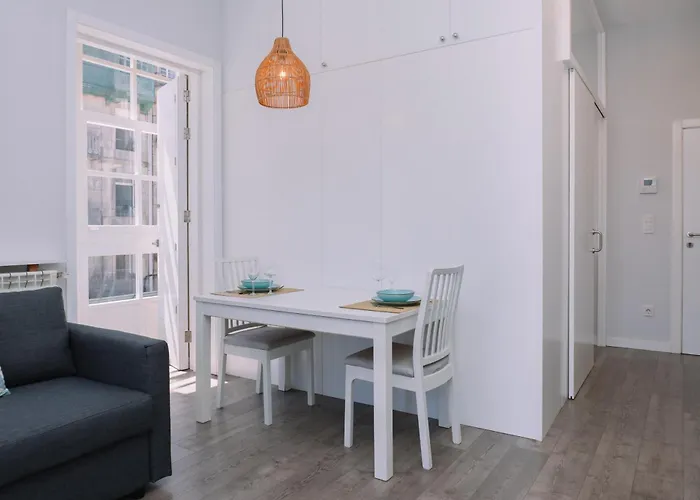 Brillo Desde La Ventana En By Vigo